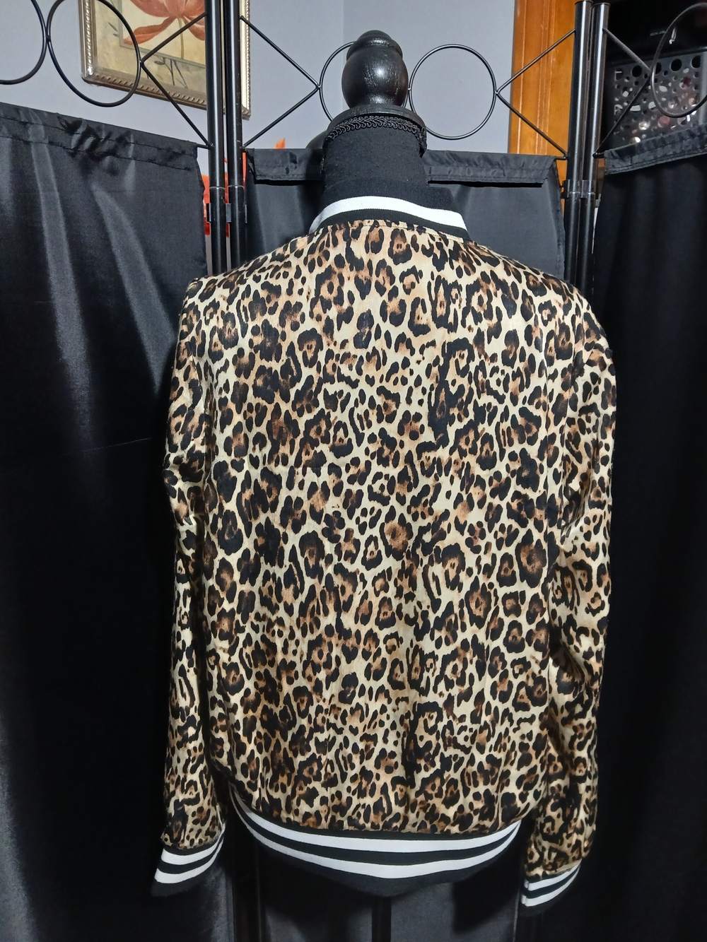 Peyton Jensen Women’s Leopard Print Bomber Jacket - Black & Tan Size M - Picture 7 of 9